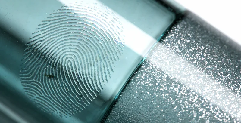 温馨家庭场景，寓意健康管理与家