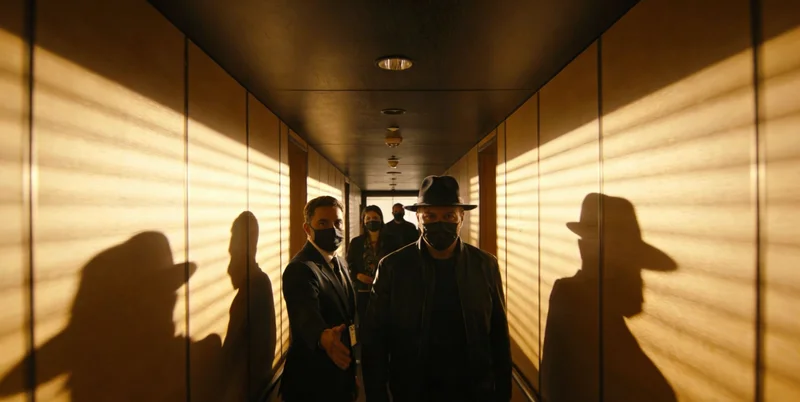 温馨家庭场景，一家人其乐融融，