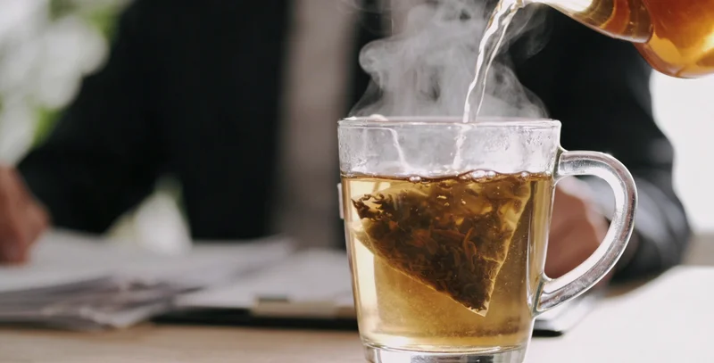 保定市民在咨询健康管理服务