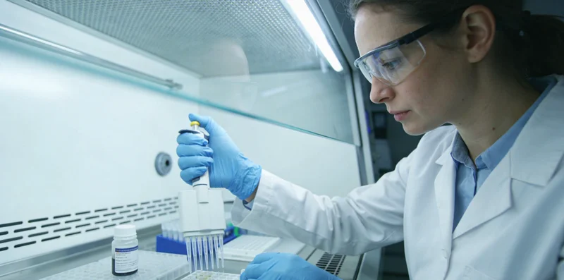 在中山医院进行基因检测样本采集