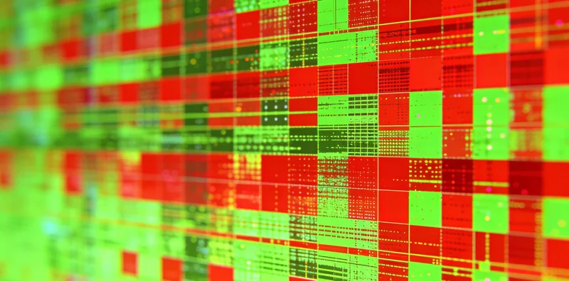 秦皇岛海景背景下，家长关切地看