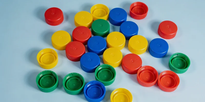 实验室里，身穿白大褂的技术人员