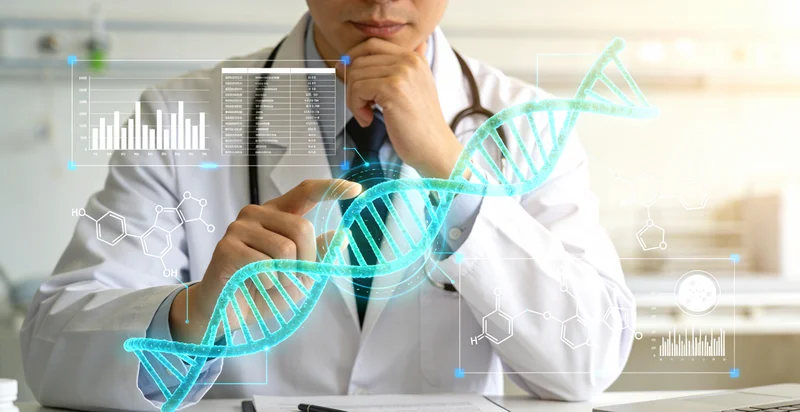 济宁家庭共同查看基因检测报告与