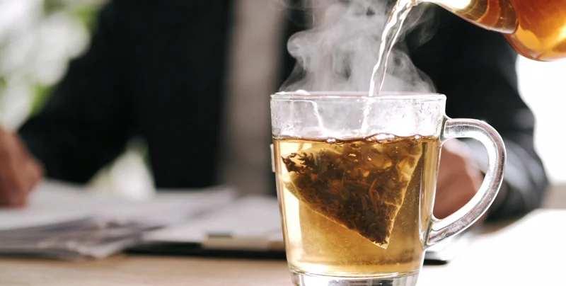 象征隐私保护的锁与基因数据链的