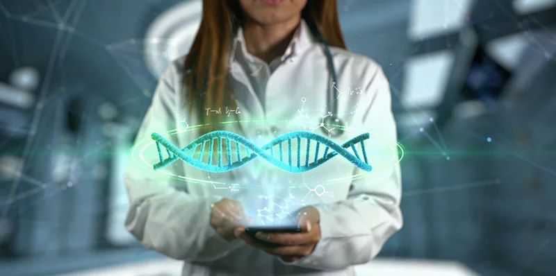 商洛妇幼保健院医生为婴儿进行听