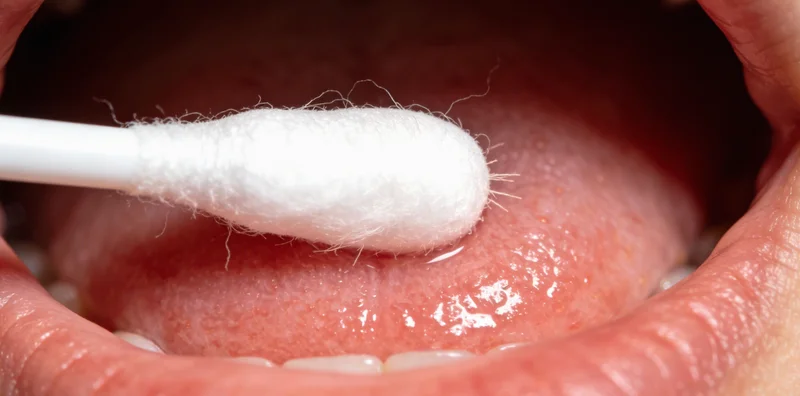 百色家庭带着孩子在医疗场所咨询