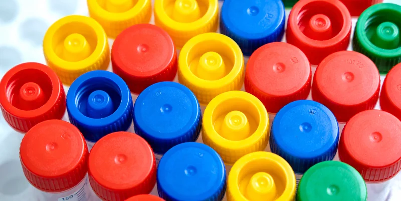 专业实验室内部进行基因检测工作