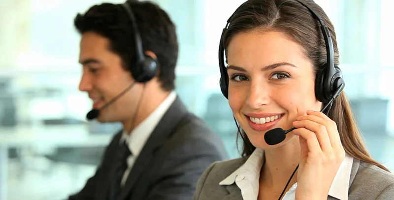 显微镜下展示的各种真菌形态，如