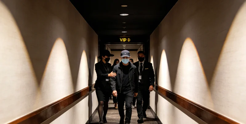 展示腰椎穿刺获取脑脊液过程的医