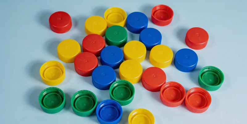 医生在办公室内,与康复中的年轻