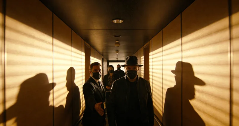 描绘一位办公室女性患者从不适到