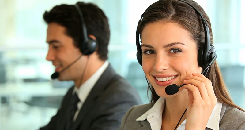 抽象图示：DNA双螺旋与药物分