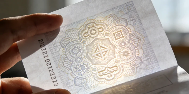 中卫市民在医院呼吸科诊室向医生