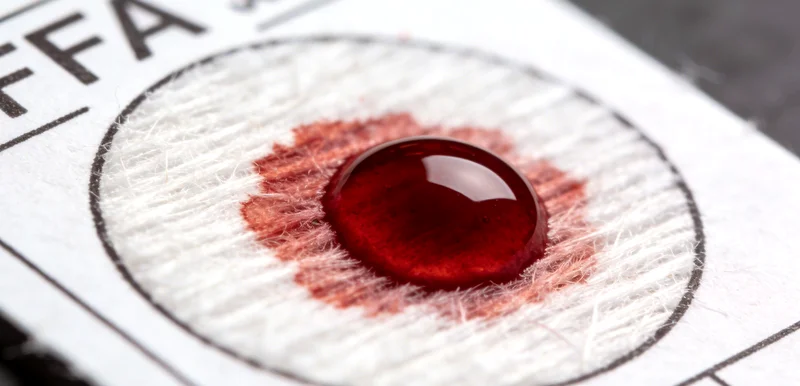 红河基因检测采样点护士进行静脉