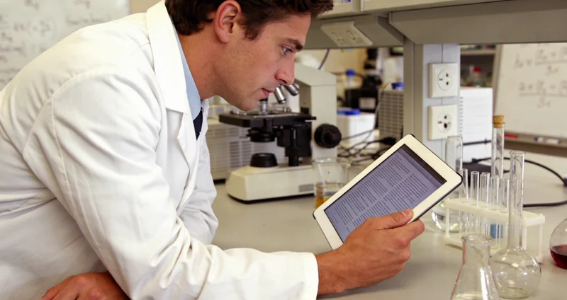 专业基因测序实验室内部工作场景