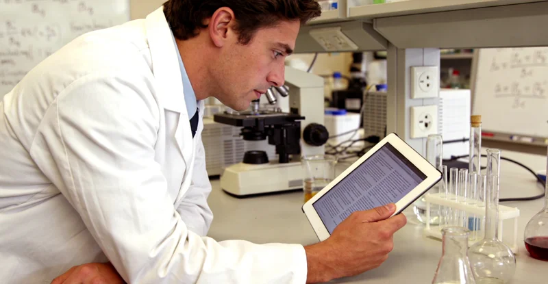 上饶基因检测机构实验室内部工作