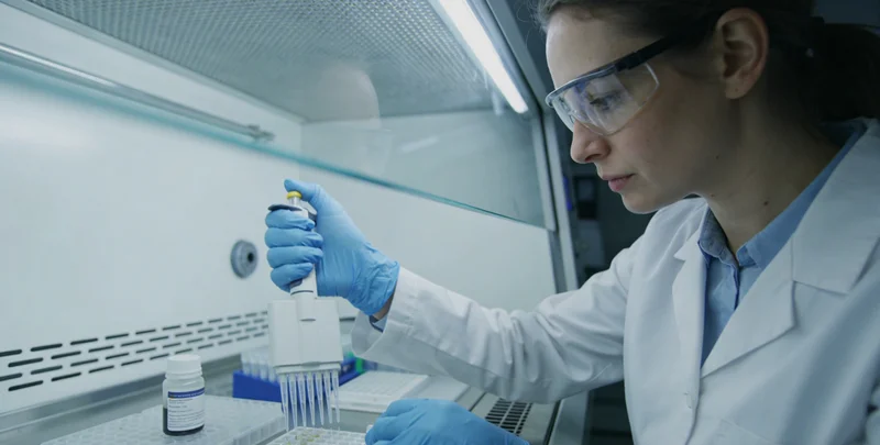 张家港护士进行基因检测血液样本