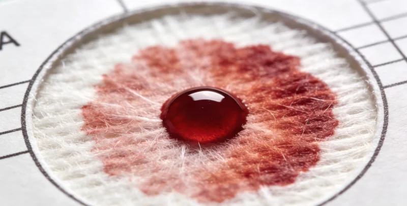 兴化采样点护士为市民采集基因检