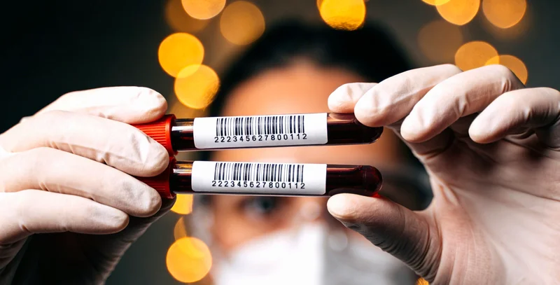 象征家庭健康与心脏保护的温馨抽