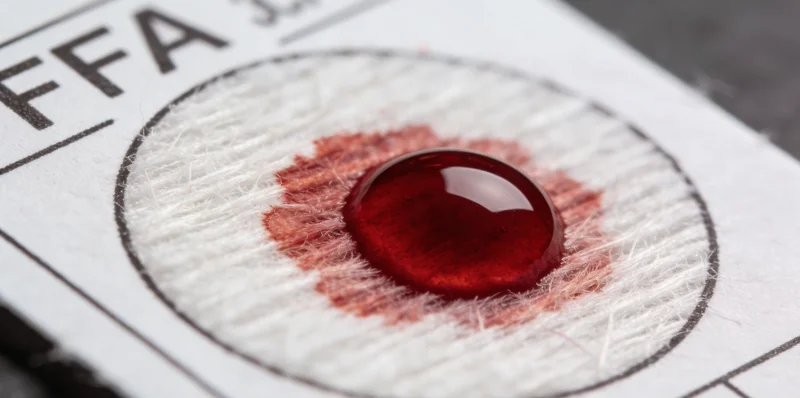 兴化基因检测流程-护士进行静脉