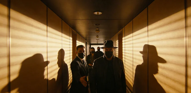 宜都家庭在户外阳光下快乐活动