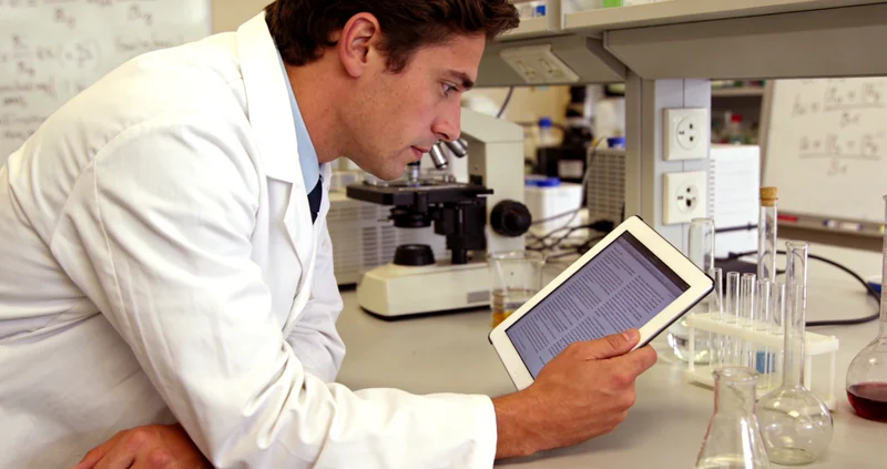 铁门关基因检测实验室技术人员操