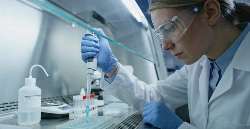 高科技实验室进行DNA测序分析