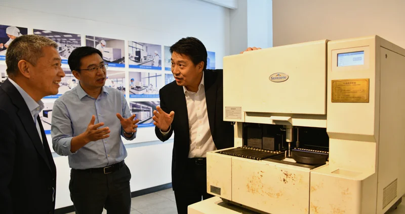 黔西南女性查看甲状腺超声体检报