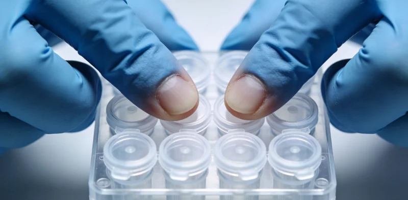 兴城医院内患者正在进行心脏彩超