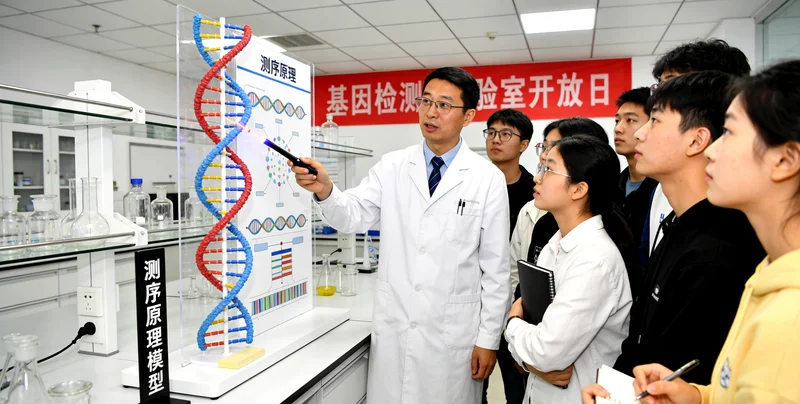 怀仁基因检测实验室NGS测序仪