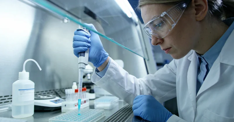 汕尾医院护士进行基因检测抽血采