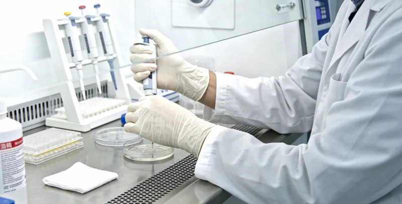 天门家庭携手面对健康未来温馨画