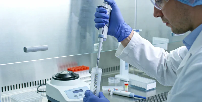 达旗女性进行乳腺磁共振检查场景