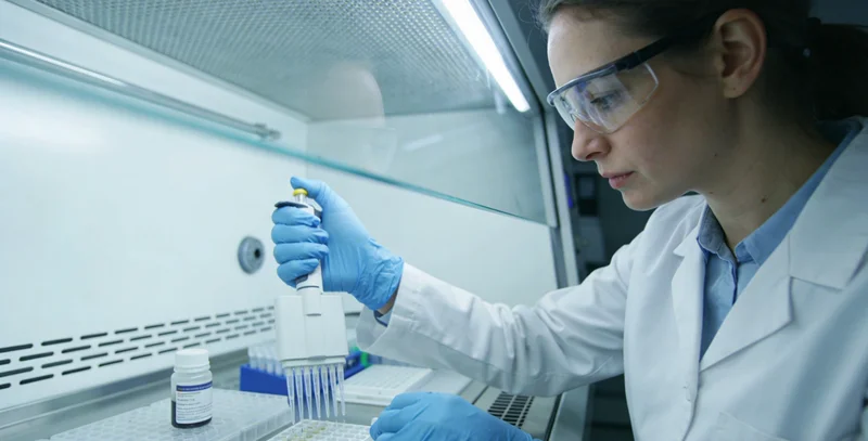 安阳护士为儿童采集基因检测血样