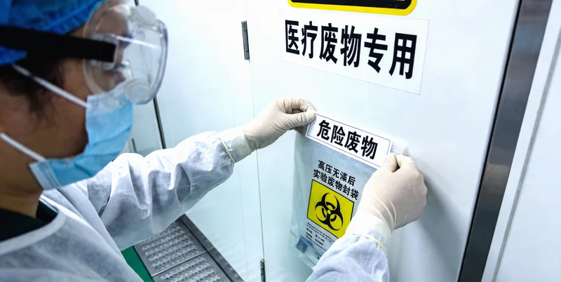 庄河市民在医院进行甲状腺超声检