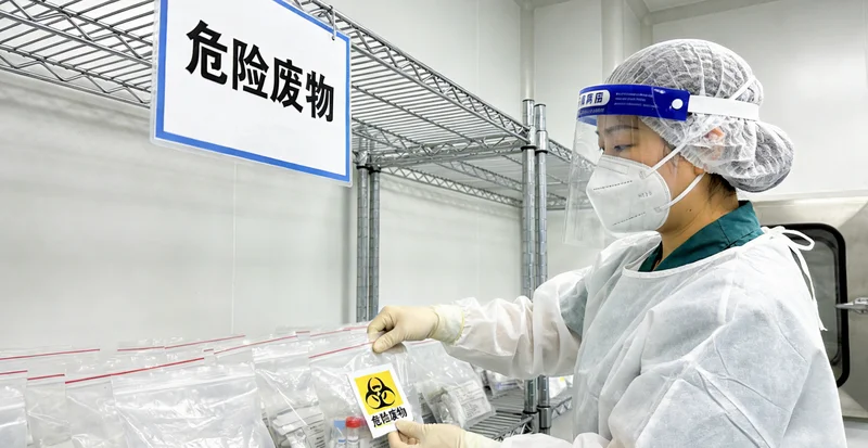 天门市民接受胃镜健康监测检查