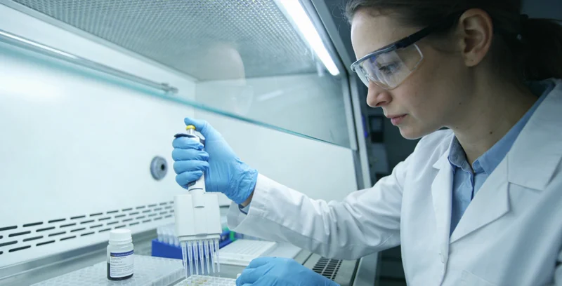 招远基因检测实验室胚胎操作场景