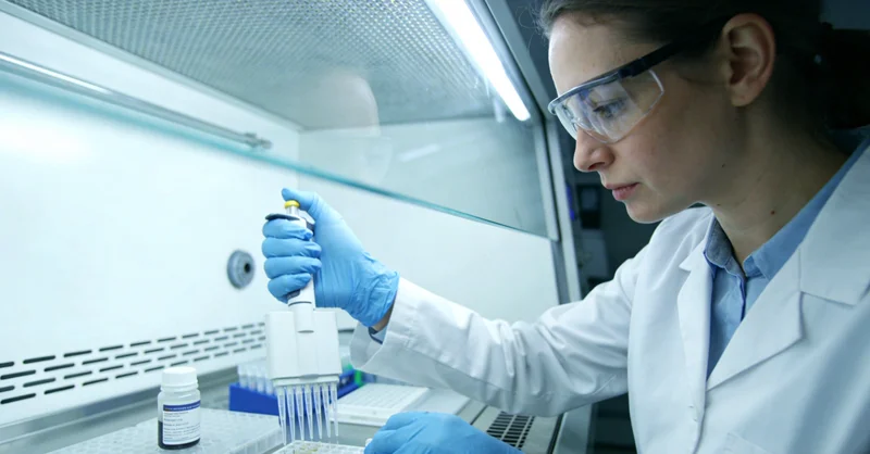 自贡医院护士进行静脉采血用于基