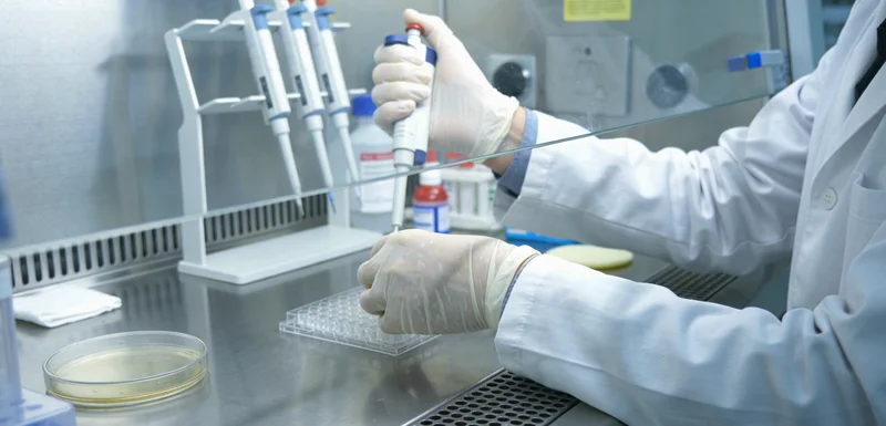 甘孜州医生为居民讲解甲状腺超声