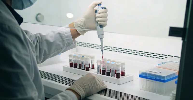 白山居民进行眼底检查等健康监测