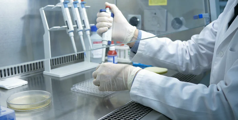 五家渠中老年女性在医院进行听力