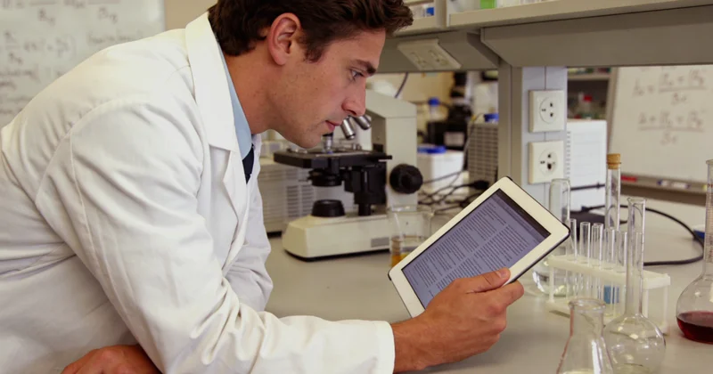 沙河基因检测实验室内部工作场景