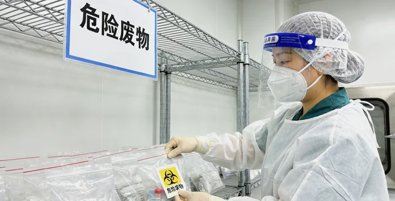 格尔木市民接受肠镜监测