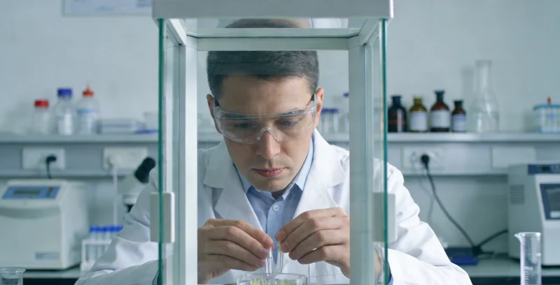 怀仁基因检测实验室内部专业操作