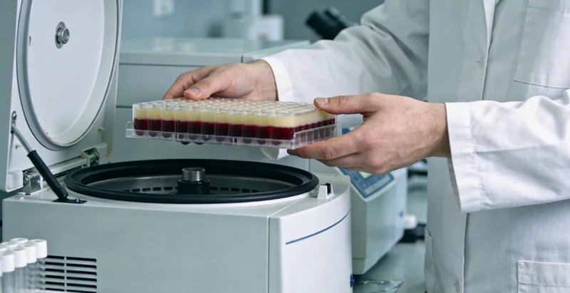 广州家庭围坐讨论健康与遗传问题