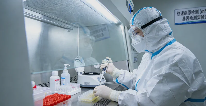 北镇家庭聚餐讨论家族健康史场景