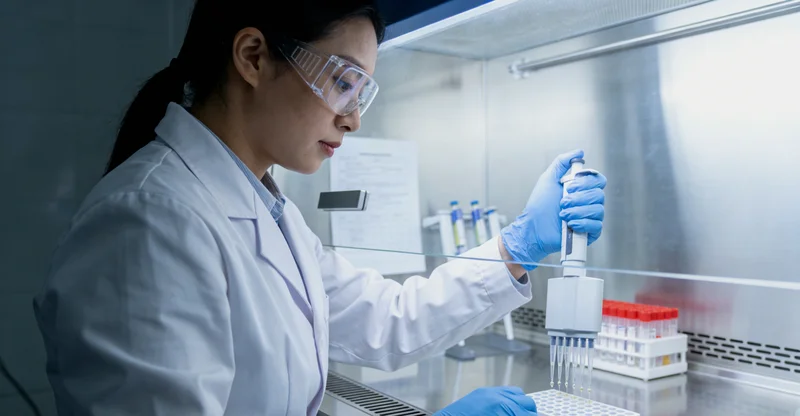 东台医院医生与患者进行遗传咨询