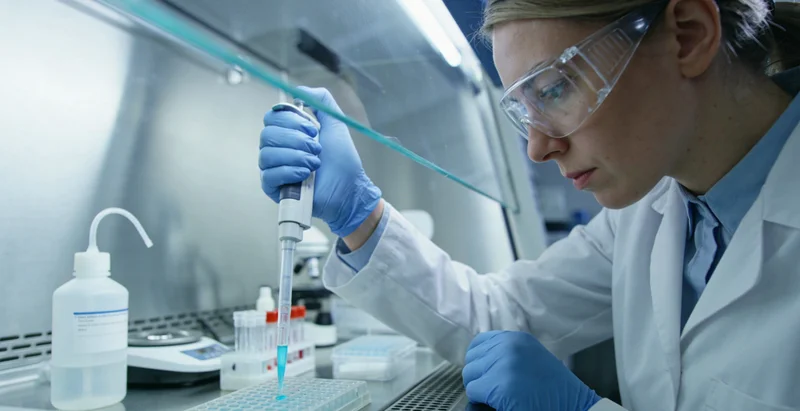 汨罗护士进行基因检测采血