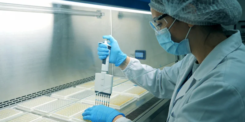 扎赉家庭共同查看基因检测报告并