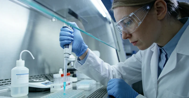 海宁护士为女性采集基因检测血样